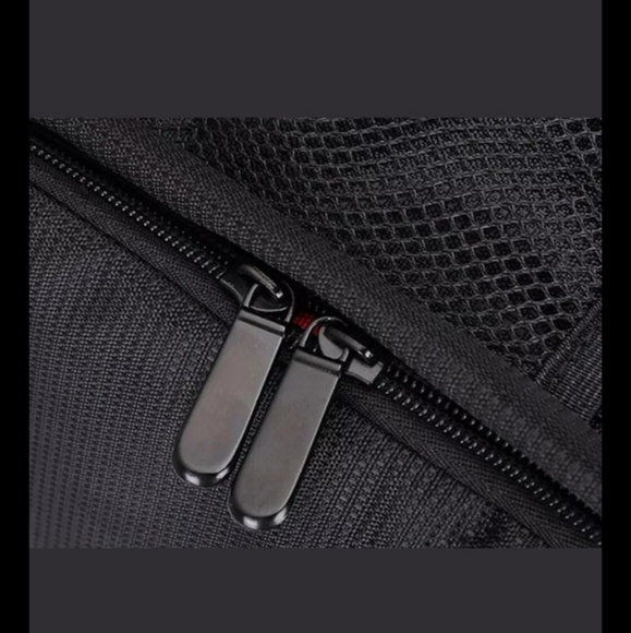 SOLD-Canon Eos M50 mirrorless digital camera - Picture 9 of 13